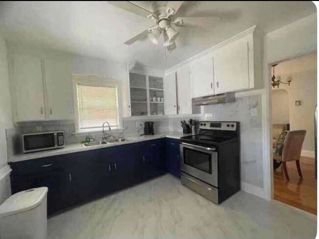 property at 1382 E Bayview Blvd