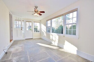 16 Upland Ln in Armonk, NY - Building Photo - Building Photo