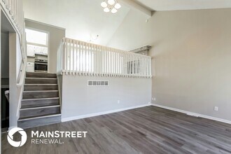 1813 NE Gatewood Dr in Lee's Summit, MO - Building Photo - Building Photo