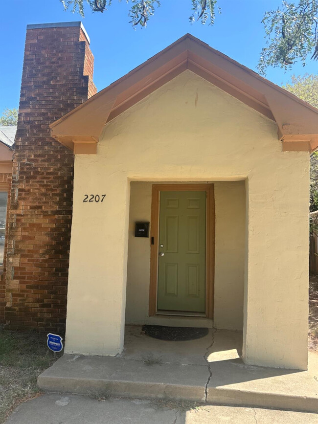 2207 17th St in Lubbock, TX - Foto de edificio - Building Photo