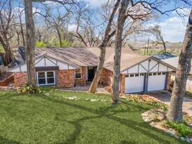 2310 Oakwood Ln in Arlington, TX - Building Photo