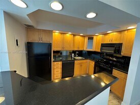 200 SE 15th Rd in Miami, FL - Building Photo