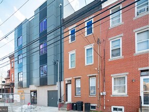 894 N 42nd St in Philadelphia, PA - Foto de edificio - Building Photo