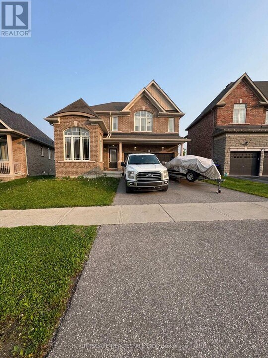 907 Green St in Innisfil, ON - Building Photo