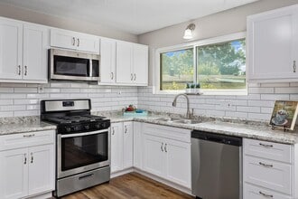 540 Humes Ln in Florissant, MO - Building Photo - Building Photo