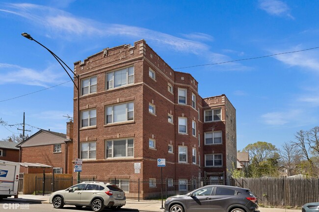 7226 N Rogers Ave in Chicago, IL - Building Photo - Building Photo