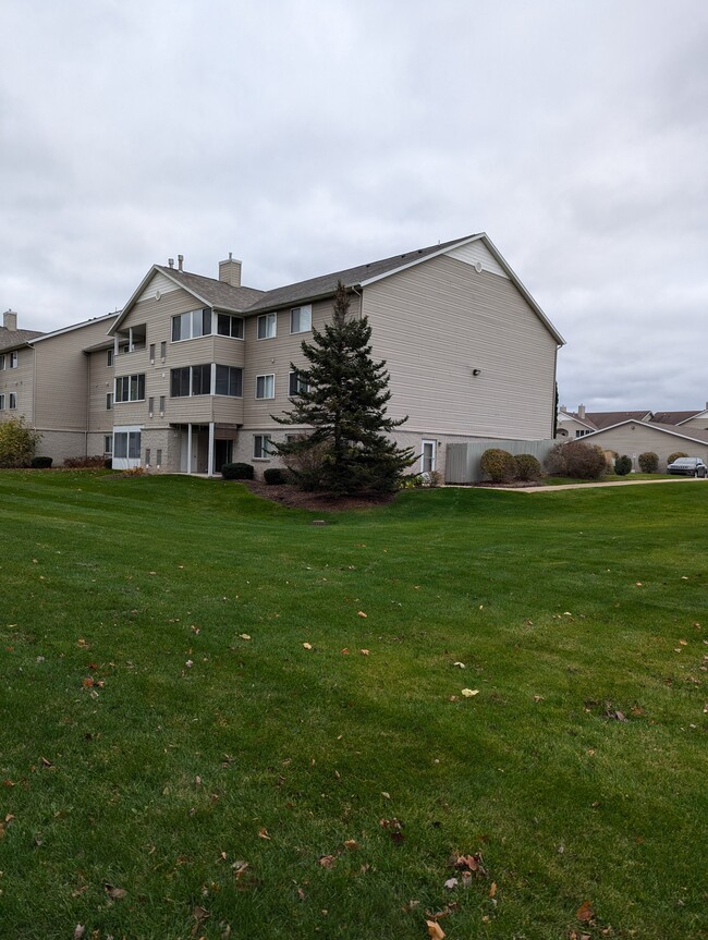 8332 Jasonville Ct SE, Unit 27 in Caledonia, MI - Foto de edificio - Building Photo