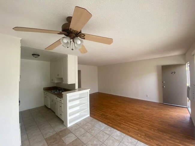21809 Lanark St in Canoga Park, CA - Building Photo - Building Photo