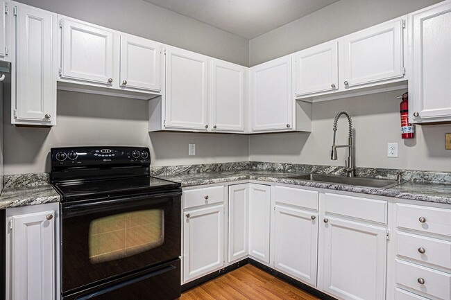 property at 940 W Lovell St