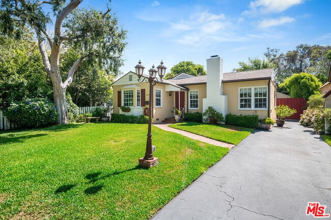 4724 Denny Ave in Los Angeles, CA - Building Photo - Building Photo