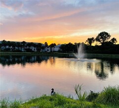 153 Gabriel Cir in Naples, FL - Foto de edificio - Building Photo