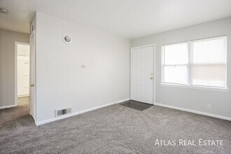 4809 NW Homestead Rd in Riverside, MO - Building Photo - Building Photo