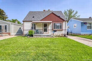 620 W Kalama Ave in Madison Heights, MI - Building Photo