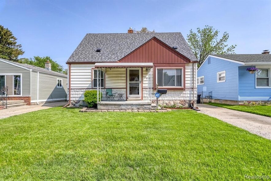 620 W Kalama Ave in Madison Heights, MI - Building Photo