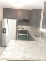 410 SE 3rd St, Unit 7 in Hallandale Beach, FL - Building Photo