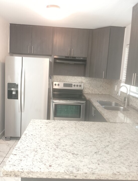 410 SE 3rd St, Unit 7 in Hallandale Beach, FL - Foto de edificio
