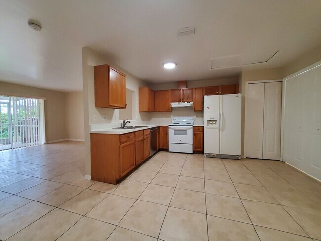 133-135 Meadow Rd in Lehigh Acres, FL - Building Photo - Building Photo