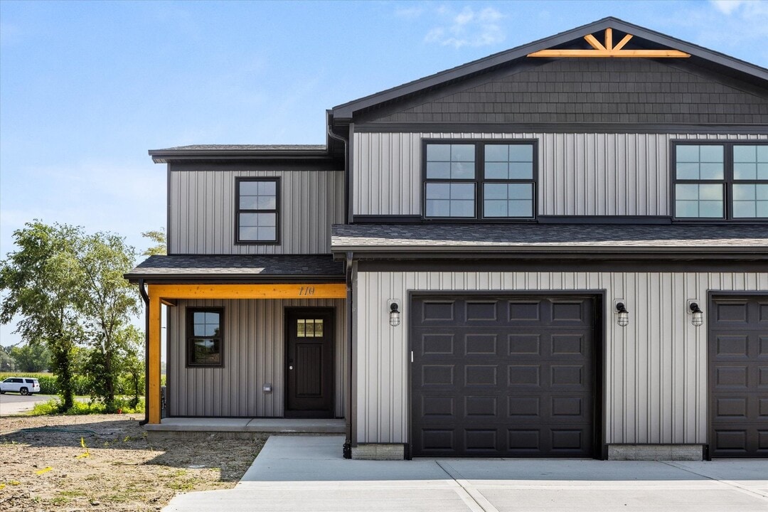 110 Kevin Dr in Diamond, IL - Building Photo