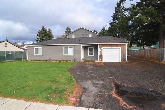 5320 SE 122nd Ave in Portland, OR - Building Photo - Building Photo