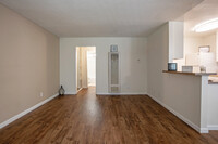 Los Arboles Apartments in Artesia, CA - Building Photo - Interior Photo