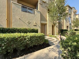 474 Almond Rd in San Marcos, CA - Building Photo