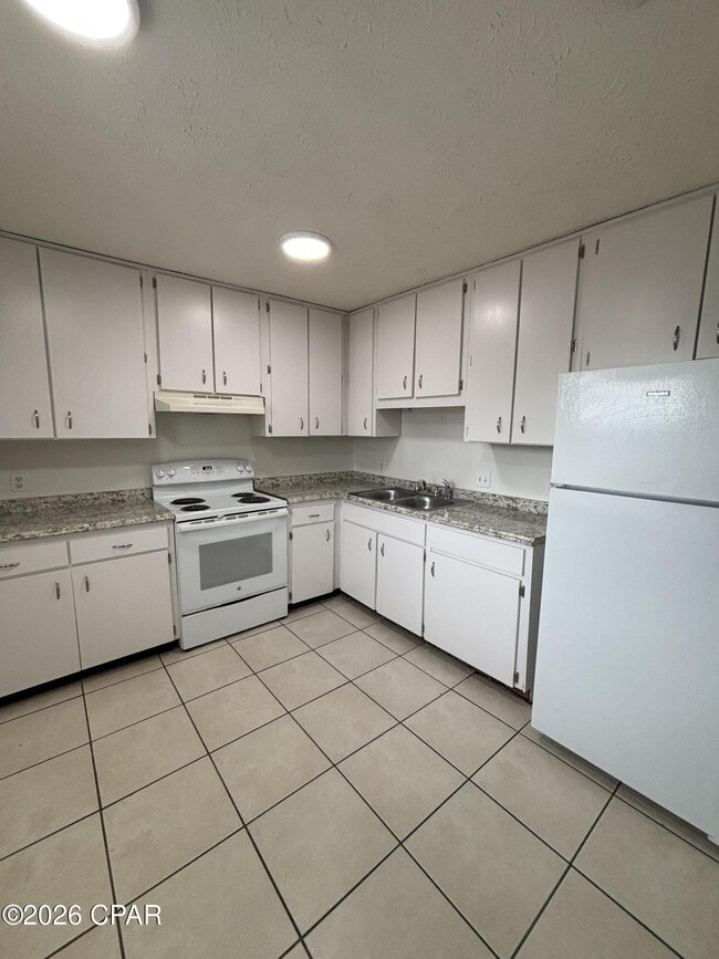 2409 E 10th St in Panama City, FL - Foto de edificio - Building Photo