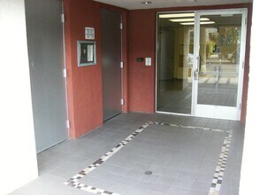 Russell Court Apartments in Los Angeles, CA - Building Photo - Interior Photo