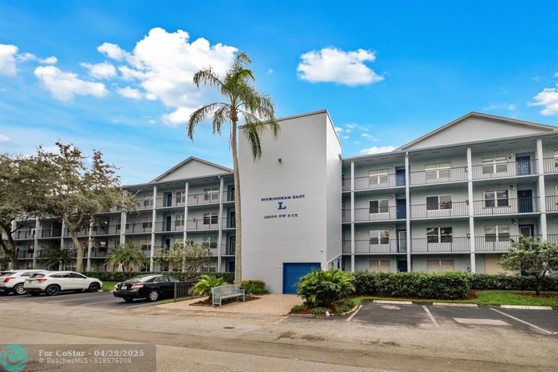 12600 SW 5th Ct in Pembroke Pines, FL - Foto de edificio