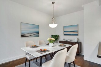 10 Byron Pl in Larchmont, NY - Building Photo - Building Photo