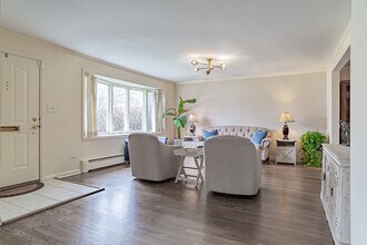 3890 Gregory Dr in Northbrook, IL - Building Photo - Building Photo