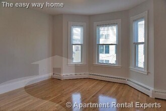 2 Ivaloo St, Unit #6-B in Somerville, MA - Foto de edificio - Building Photo