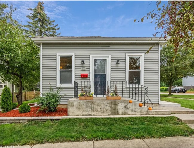 property at 318 S 10th Ave