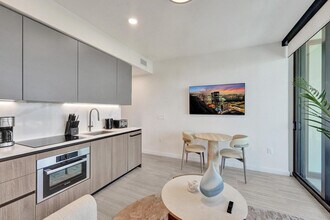 580 72nd St in Miami Beach, FL - Foto de edificio - Building Photo