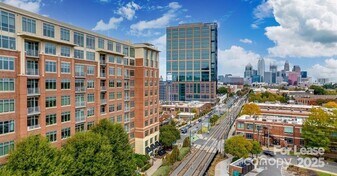 125 W Tremont Ave, Unit A1B in Charlotte, NC - Building Photo