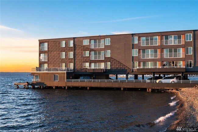 733 Lake St S, Unit 303 in Kirkland, WA - Building Photo - Building Photo