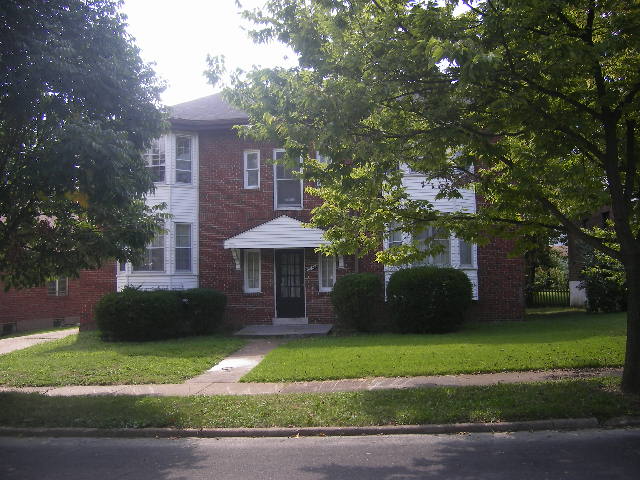 6934 Raymond Ave in University City, MO - Foto de edificio