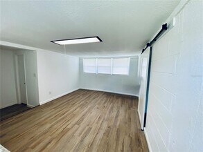 2400 Lake Sunset Dr in Orlando, FL - Building Photo - Building Photo