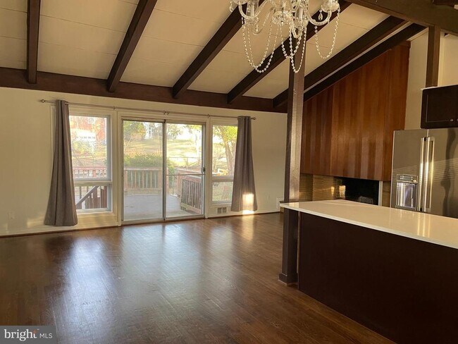 6704 Old Chesterbrook Rd in McLean, VA - Building Photo - Building Photo