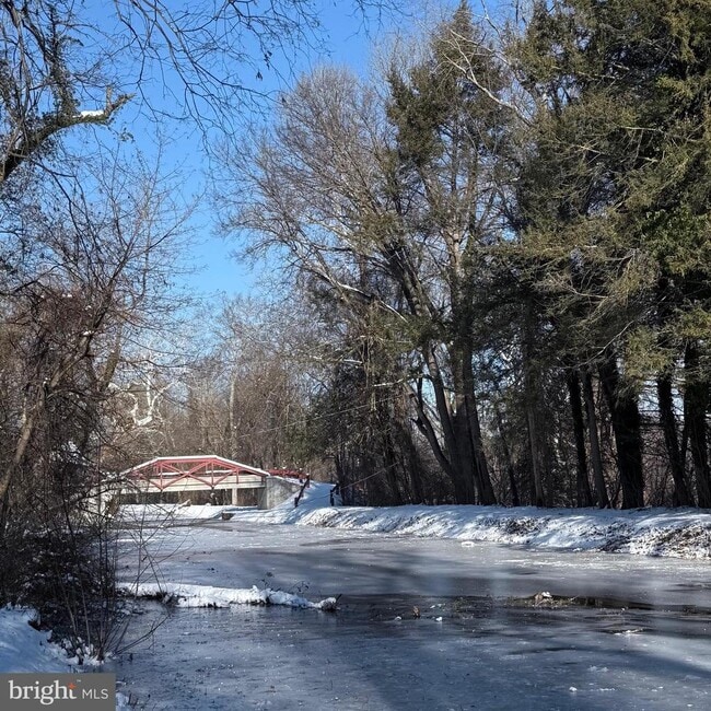 property at 2598 River Rd