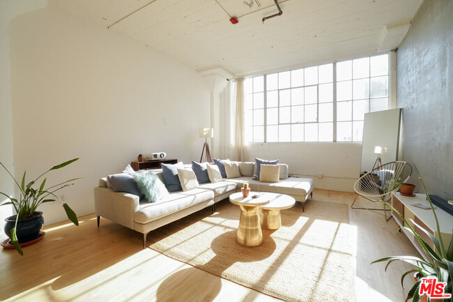 property at 420 San Pedro St