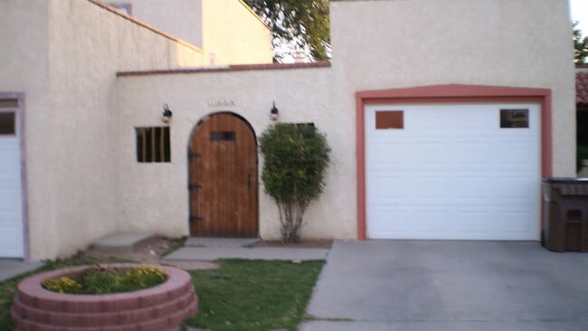 1354 S Esperanza St in Las Cruces, NM - Building Photo - Building Photo