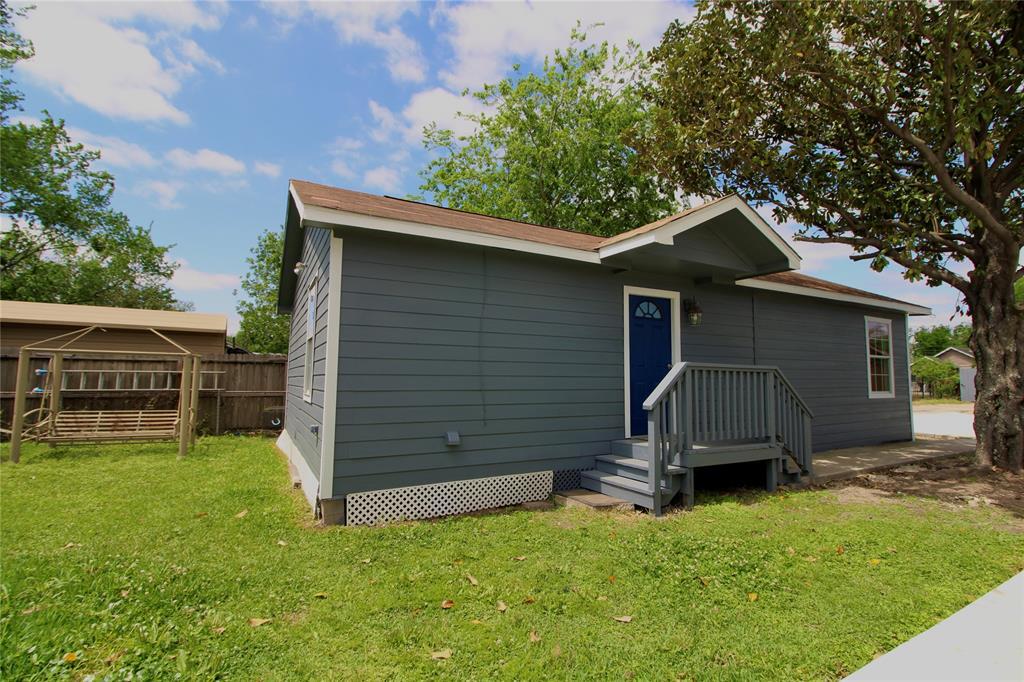 409 Robert Lee Rd in Houston, TX - Building Photo