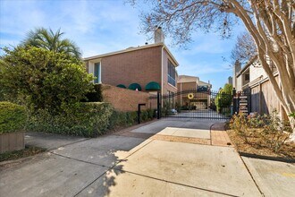 1524 Nantucket Dr in Houston, TX - Building Photo - Building Photo