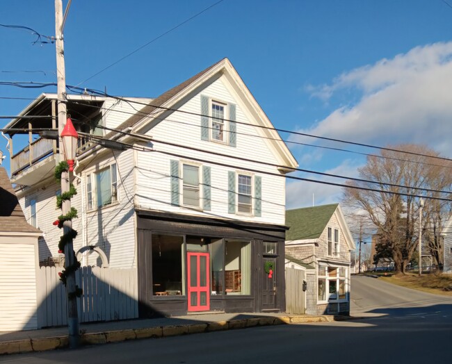 64 Main St, Unit 2 in Vinalhaven, ME - Building Photo - Building Photo