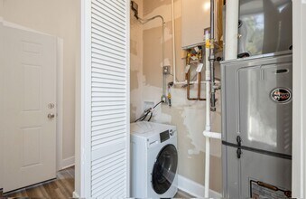 2442 S Kedzie Ave in Chicago, IL - Building Photo - Building Photo