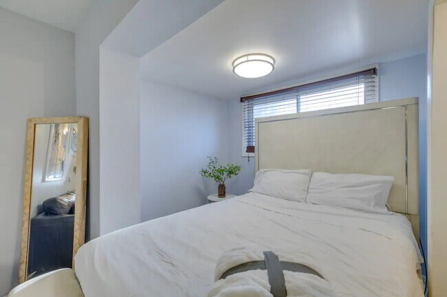 8138 S Kedzie Ave, Unit 100 in Chicago, IL - Building Photo - Building Photo