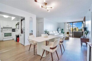 8261 NW 8th St, Unit 231 in Miami, FL - Building Photo
