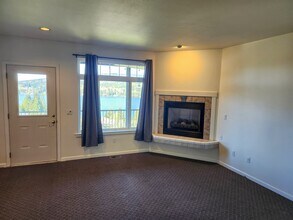 4927 Coronado Ln in Bellingham, WA - Foto de edificio - Building Photo