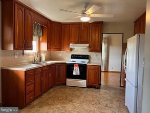 15009 Falling Waters Rd in Williamsport, MD - Building Photo - Building Photo