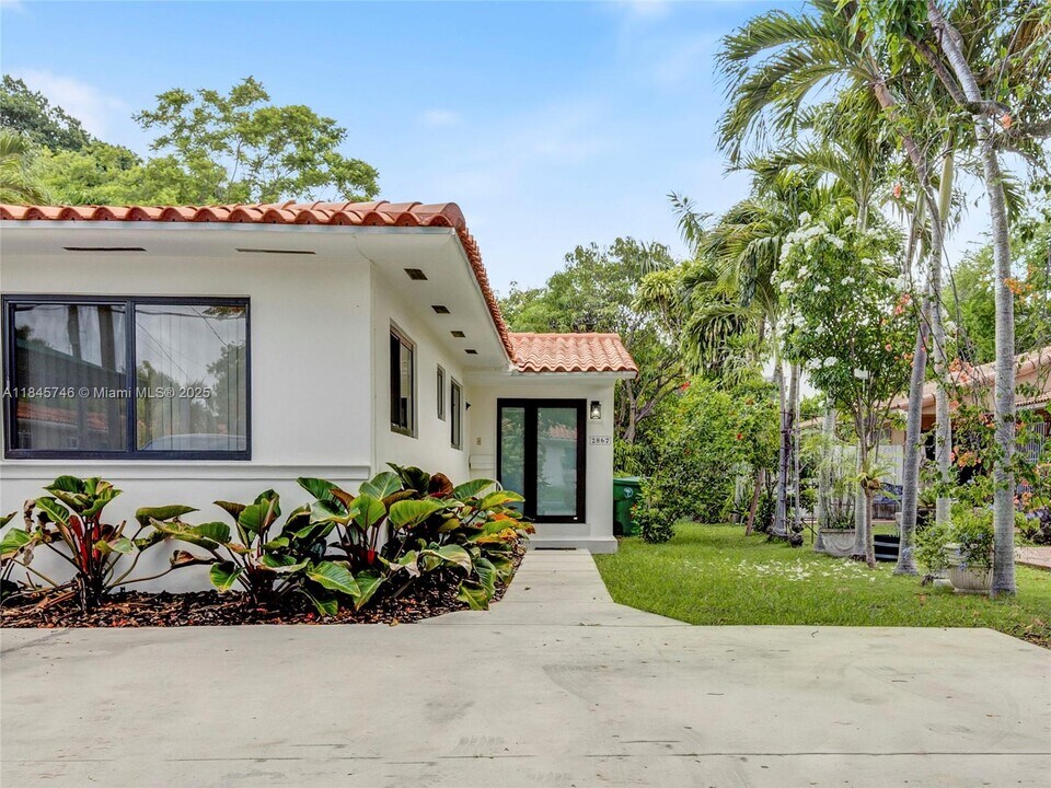2867 SW 38th Ave in Miami, FL - Building Photo
